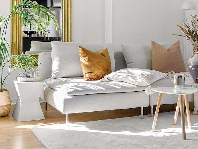 Pift din stue op med de rette Sofapuder – En Hyggeguide!